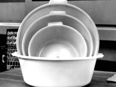 Household goods produced by the Plastverarbeitungswerk