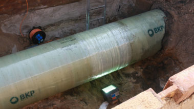 La unión de soldadura se cura con luz UV